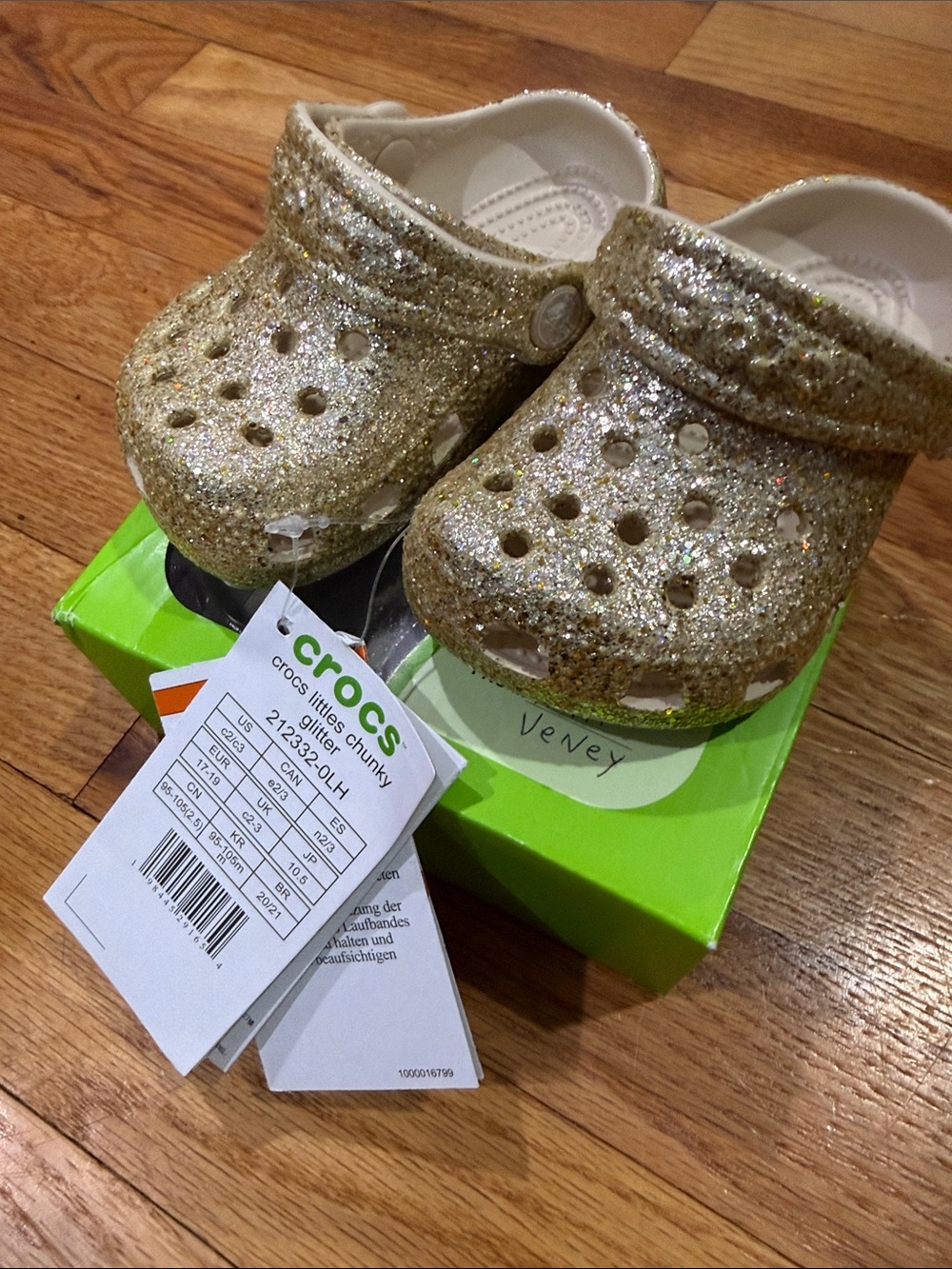 CROCS Kids' Glitter Clogs in Gold Size 2-3